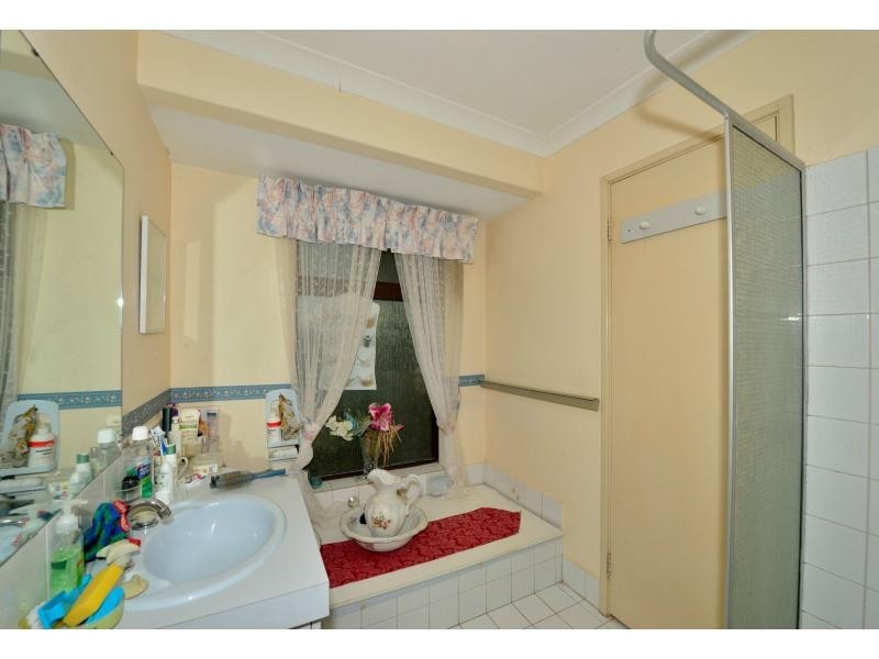 4 Sunningdale Chase, Meadow Springs WA 6210