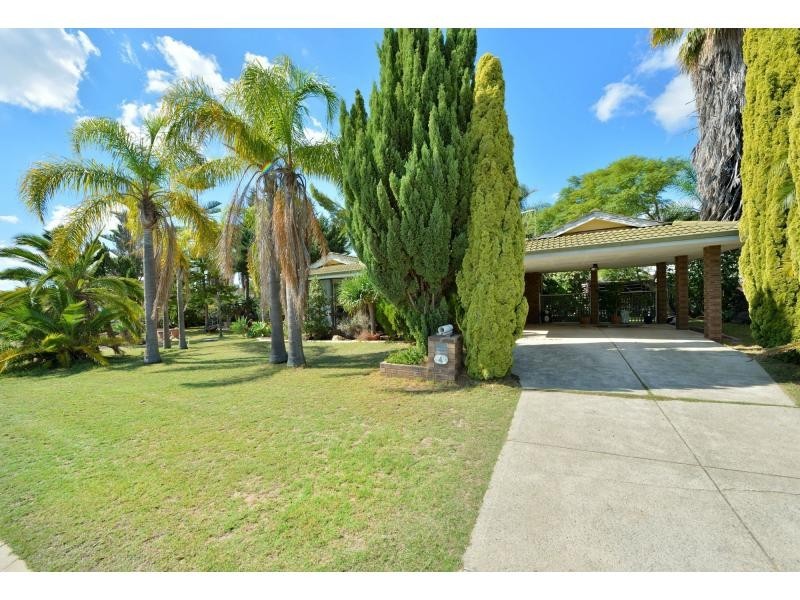 4 Sunningdale Chase, Meadow Springs WA 6210