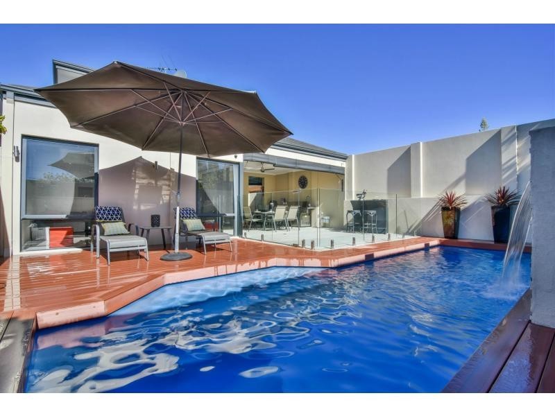 43 Woodhall Street, Stirling WA 6021