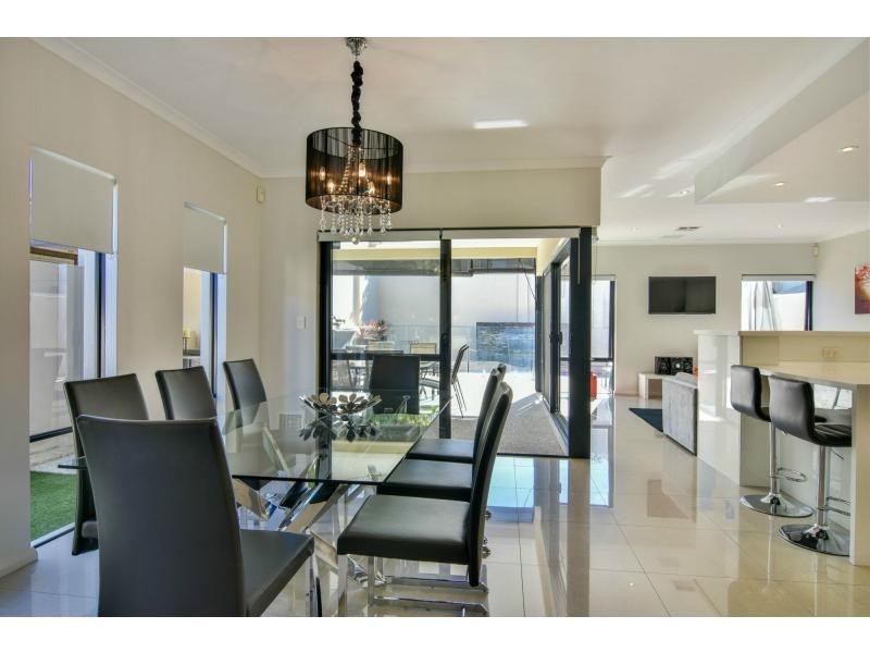 43 Woodhall Street, Stirling WA 6021