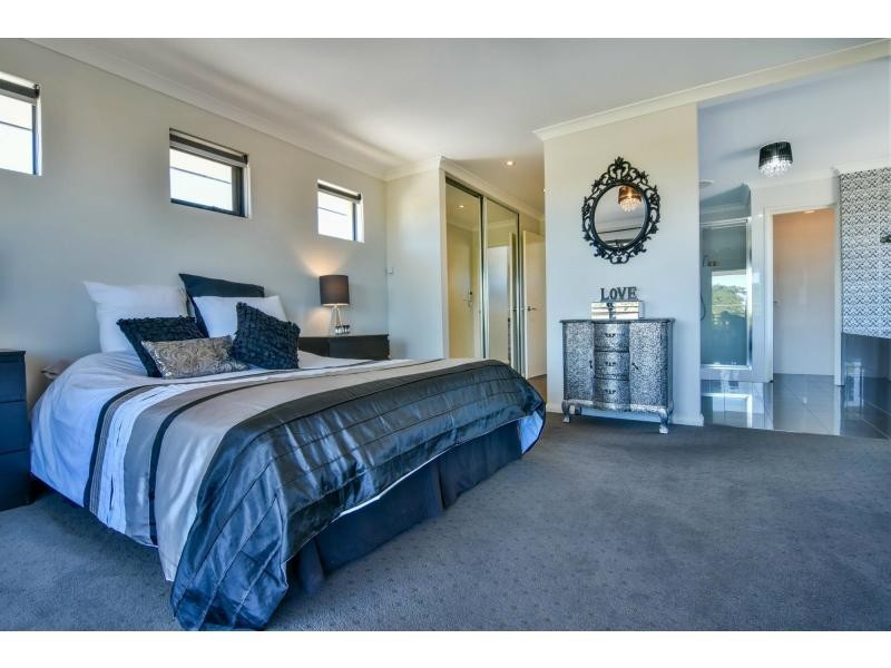 43 Woodhall Street, Stirling WA 6021
