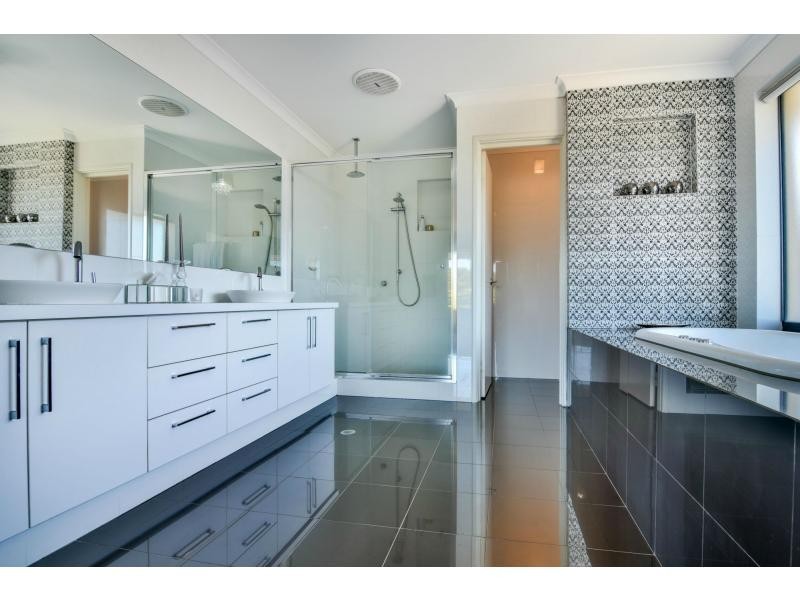 43 Woodhall Street, Stirling WA 6021