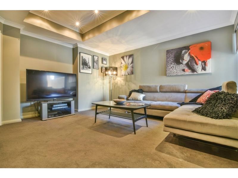 43 Woodhall Street, Stirling WA 6021