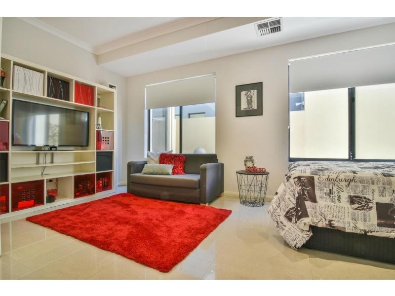 43 Woodhall Street, Stirling WA 6021