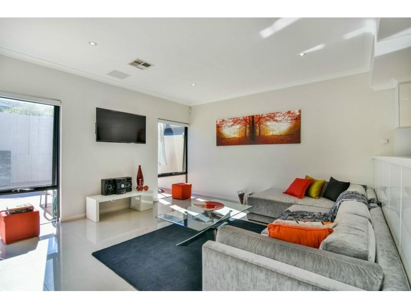 43 Woodhall Street, Stirling WA 6021