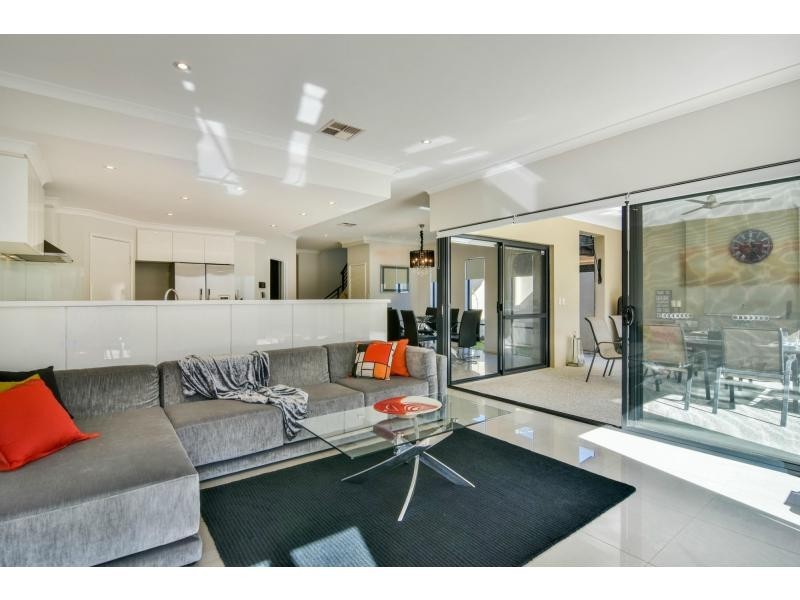 43 Woodhall Street, Stirling WA 6021