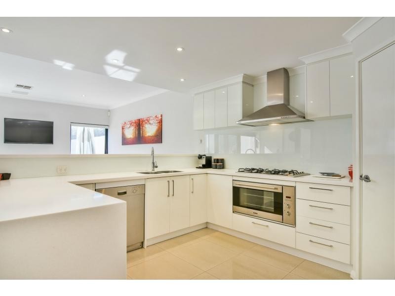 43 Woodhall Street, Stirling WA 6021