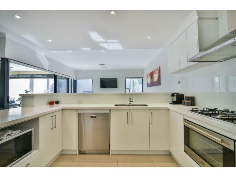 43 Woodhall Street, Stirling WA 6021