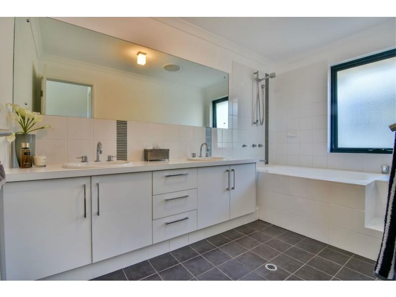 43 Woodhall Street, Stirling WA 6021