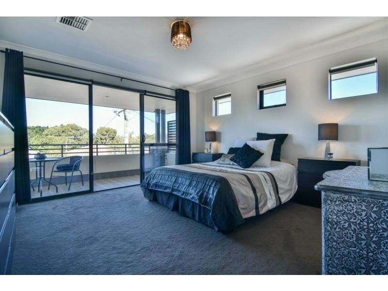 43 Woodhall Street, Stirling WA 6021