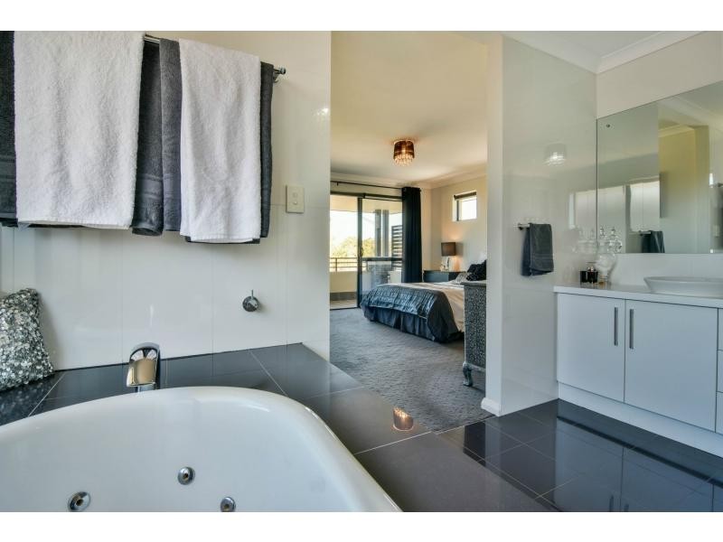 43 Woodhall Street, Stirling WA 6021