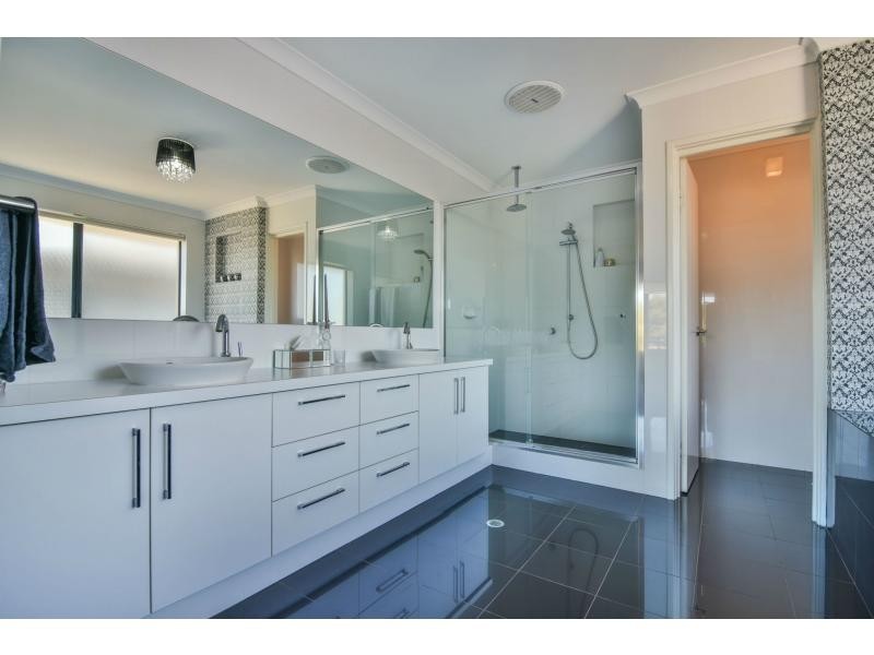 43 Woodhall Street, Stirling WA 6021