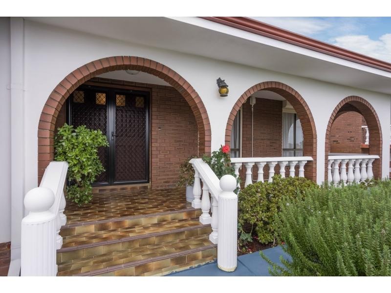 30 Giralt Road, Marangaroo WA 6064