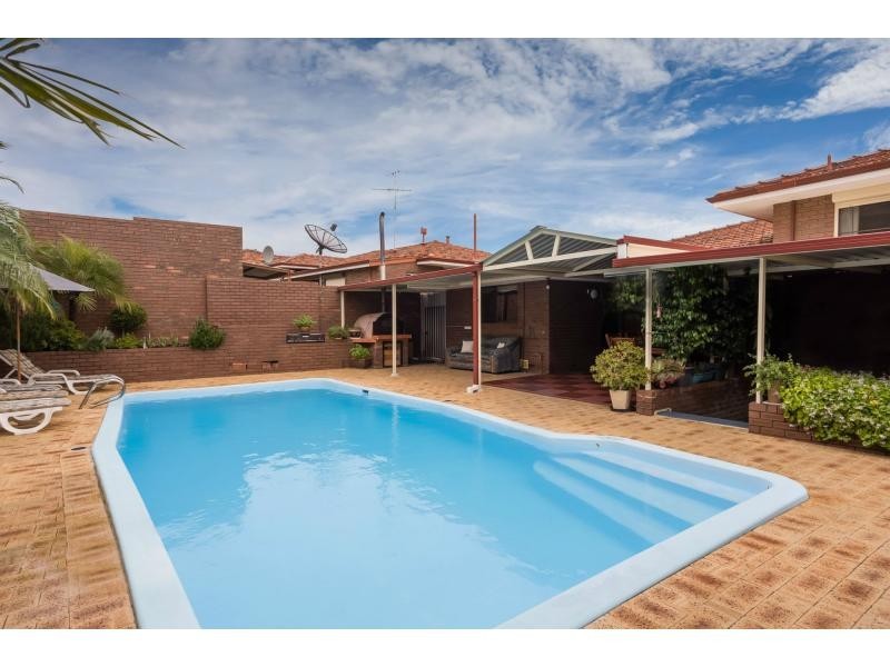 30 Giralt Road, Marangaroo WA 6064