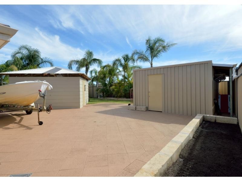 17 Manta Court, Warnbro WA 6169