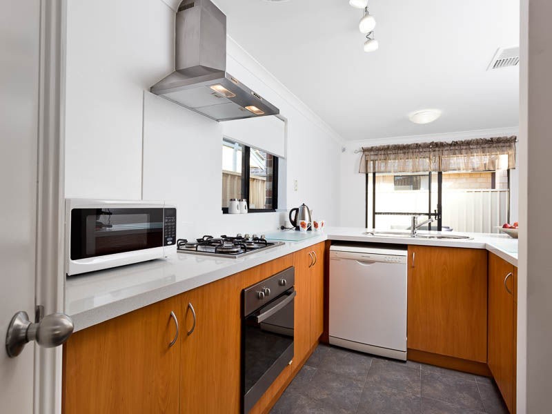 1/7 Barfield Road, Hammond Park WA 6164