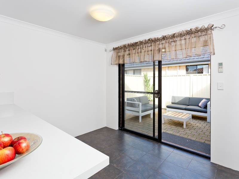 1/7 Barfield Road, Hammond Park WA 6164