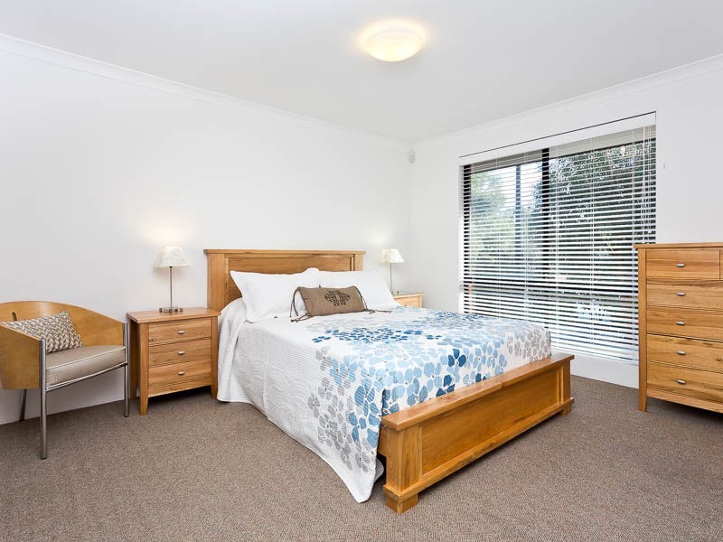 1/7 Barfield Road, Hammond Park WA 6164