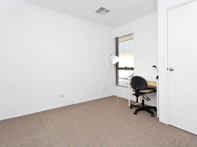 1/7 Barfield Road, Hammond Park WA 6164