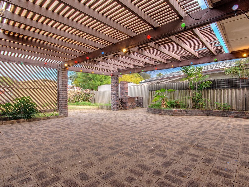 11 Biscayne Street, Safety Bay WA 6169