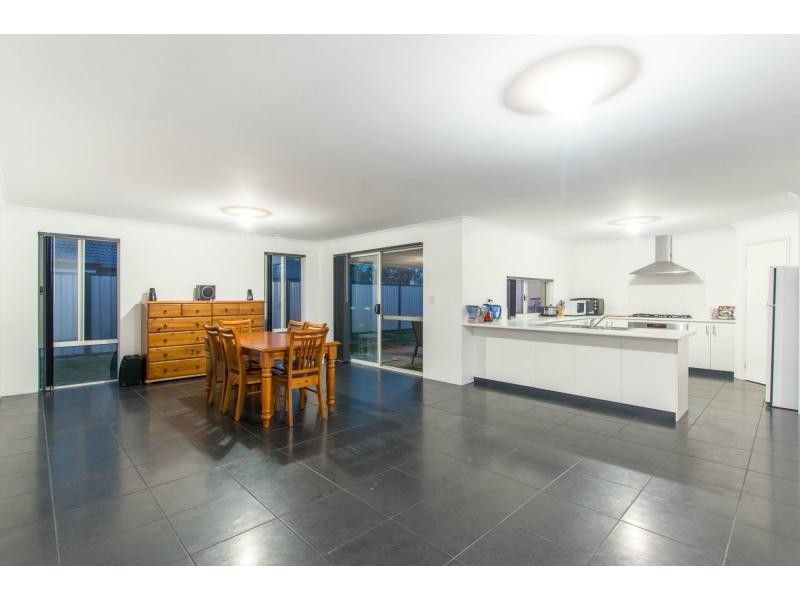 24 Medinah Street, Meadow Springs WA 6210