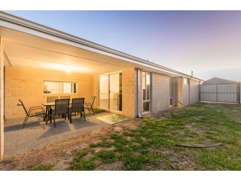 24 Medinah Street, Meadow Springs WA 6210