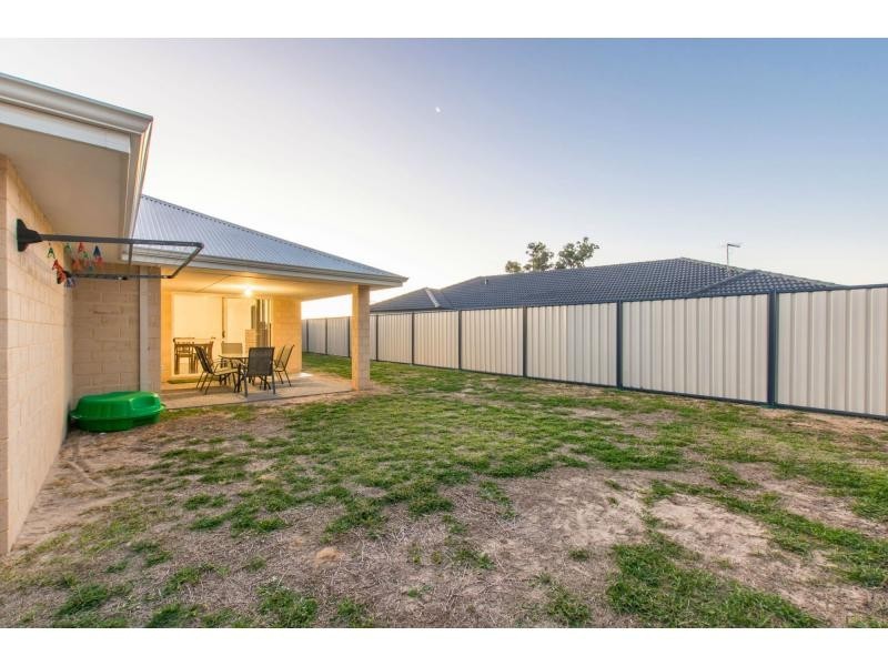 24 Medinah Street, Meadow Springs WA 6210