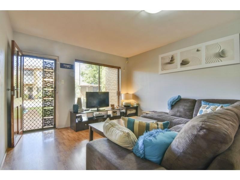 2/58 Pollard Street, Glendalough WA 6016