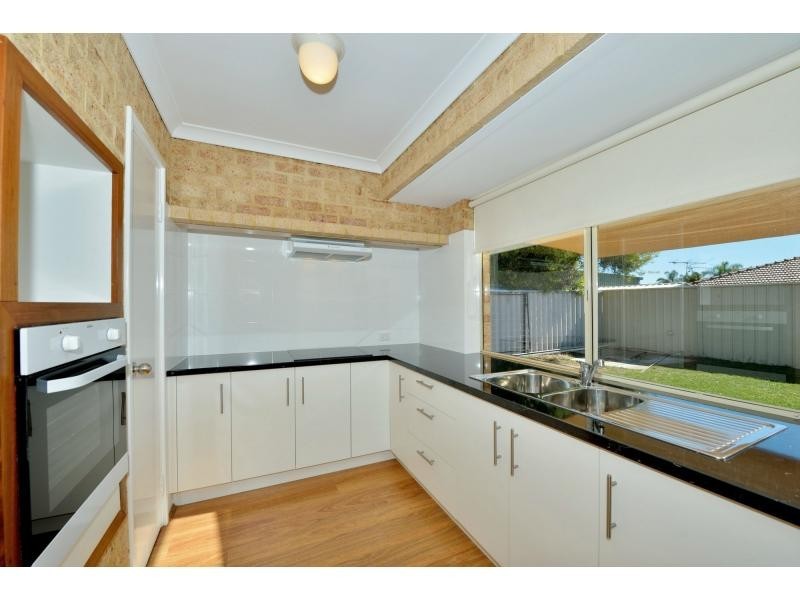 11 Manila Place, Warnbro WA 6169