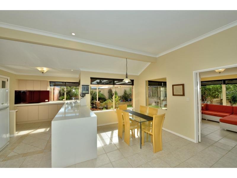 9 Coastal Retreat, Wannanup WA 6210