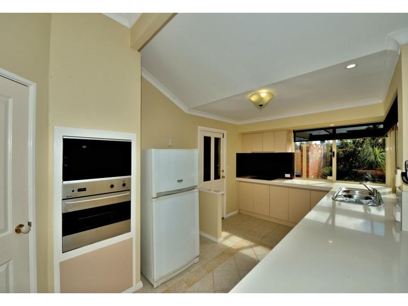 9 Coastal Retreat, Wannanup WA 6210