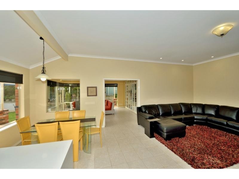 9 Coastal Retreat, Wannanup WA 6210