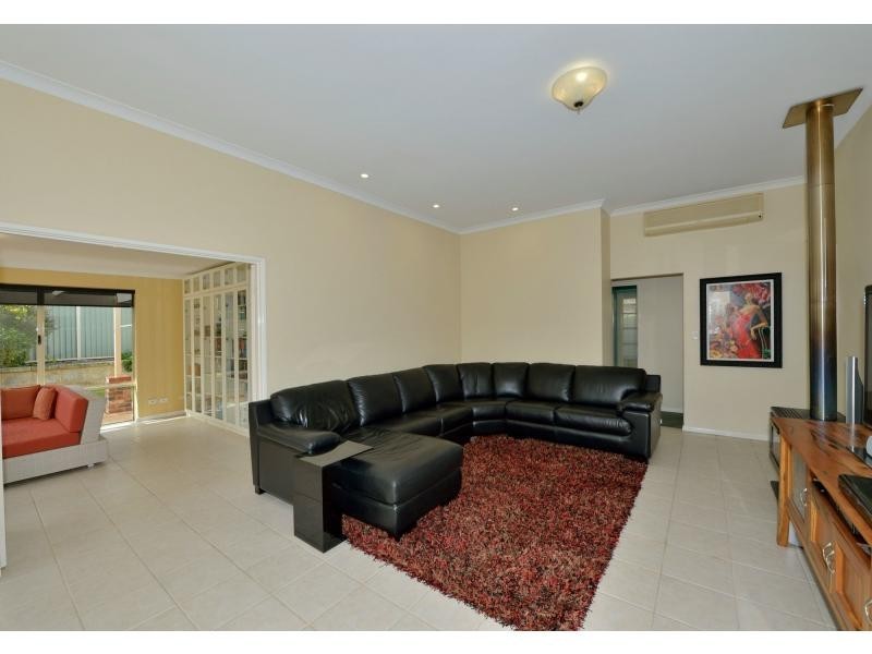 9 Coastal Retreat, Wannanup WA 6210
