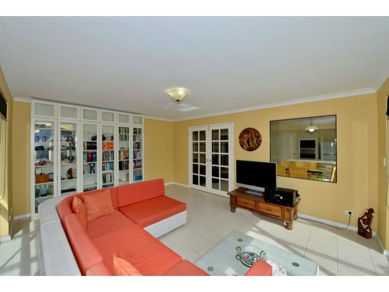 9 Coastal Retreat, Wannanup WA 6210