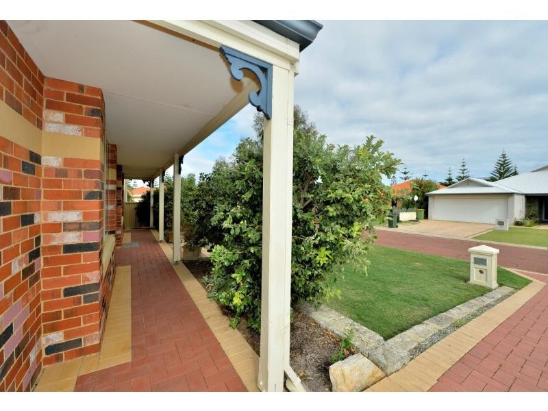 9 Coastal Retreat, Wannanup WA 6210
