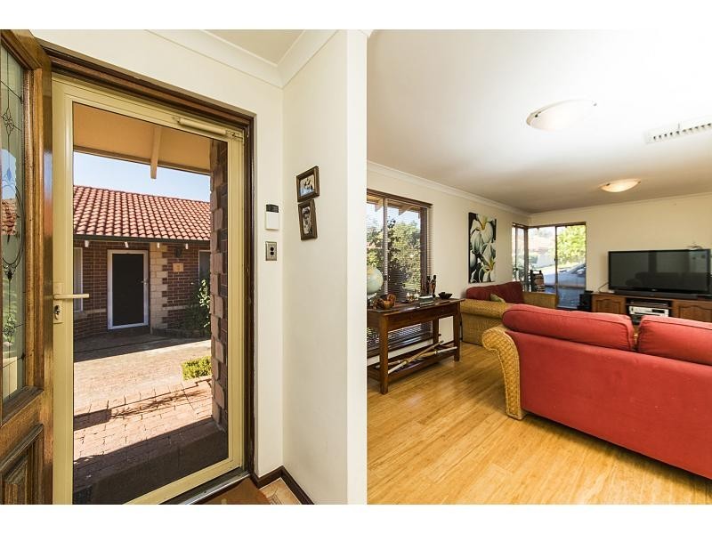 2/27 Rathay Street, Victoria Park WA 6100