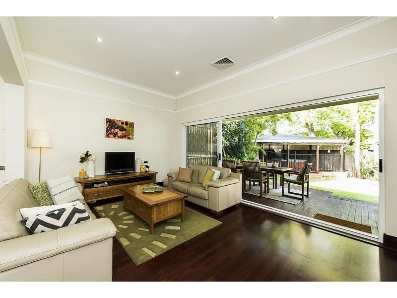 33 Fourth Avenue, Kensington WA 6151