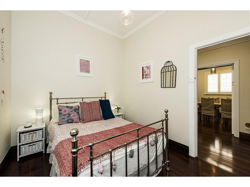 33 Fourth Avenue, Kensington WA 6151