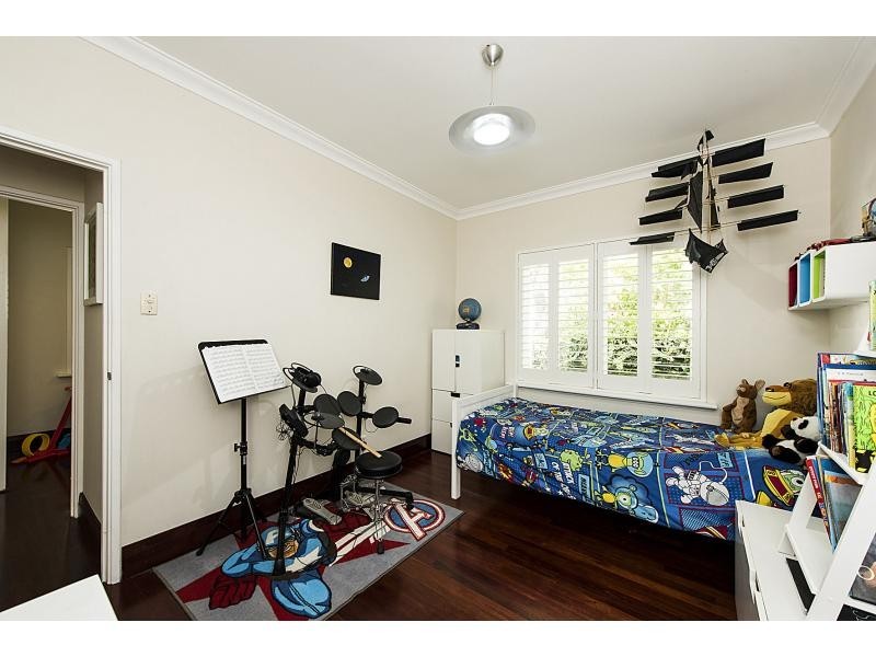 33 Fourth Avenue, Kensington WA 6151