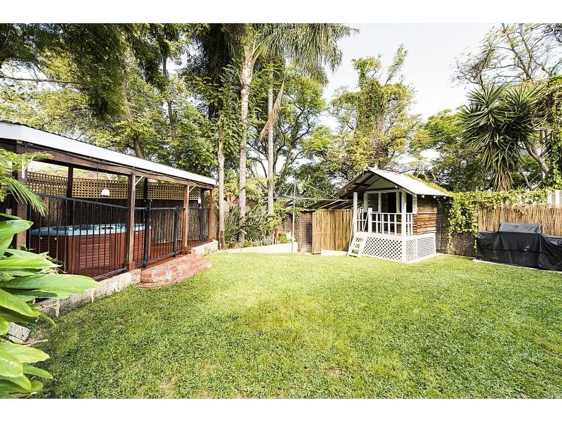 33 Fourth Avenue, Kensington WA 6151