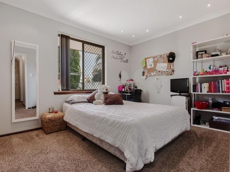 22 Grange Drive, Cooloongup WA 6168