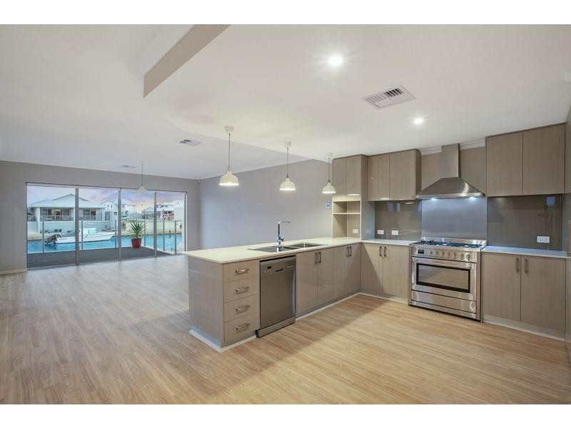 13 Europa Place, Dudley Park WA 6210