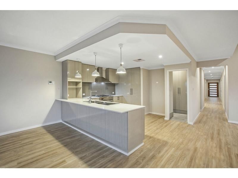 13 Europa Place, Dudley Park WA 6210