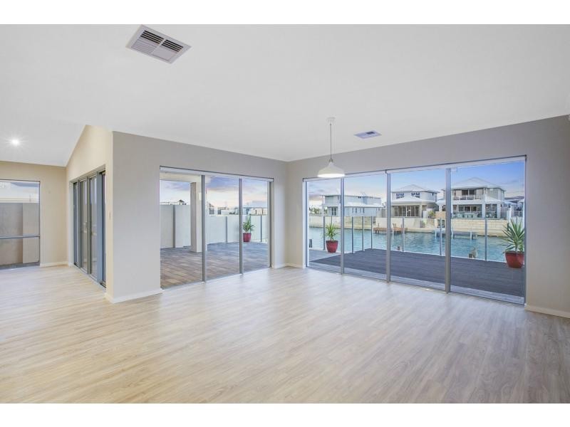 13 Europa Place, Dudley Park WA 6210