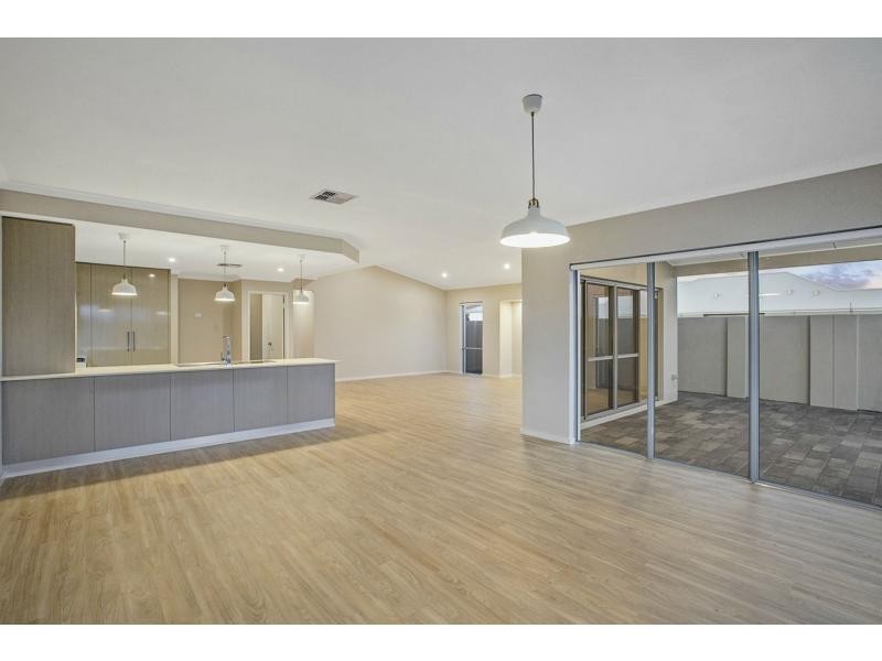 13 Europa Place, Dudley Park WA 6210