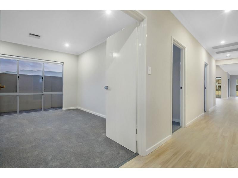 13 Europa Place, Dudley Park WA 6210