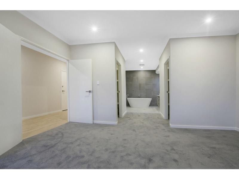 13 Europa Place, Dudley Park WA 6210