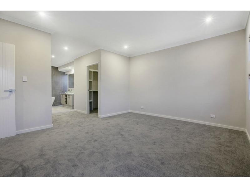 13 Europa Place, Dudley Park WA 6210