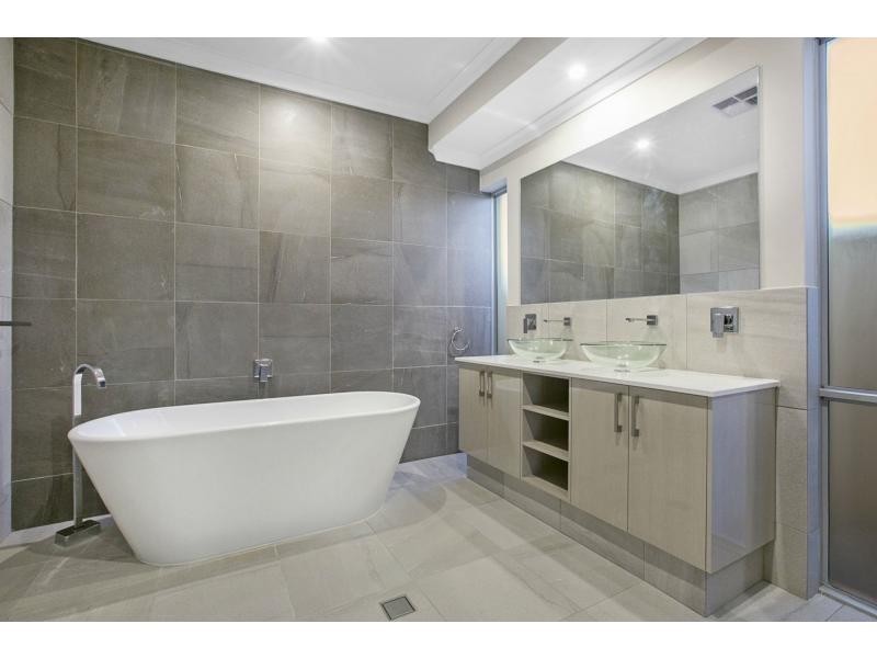 13 Europa Place, Dudley Park WA 6210