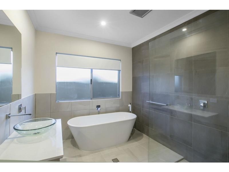 13 Europa Place, Dudley Park WA 6210